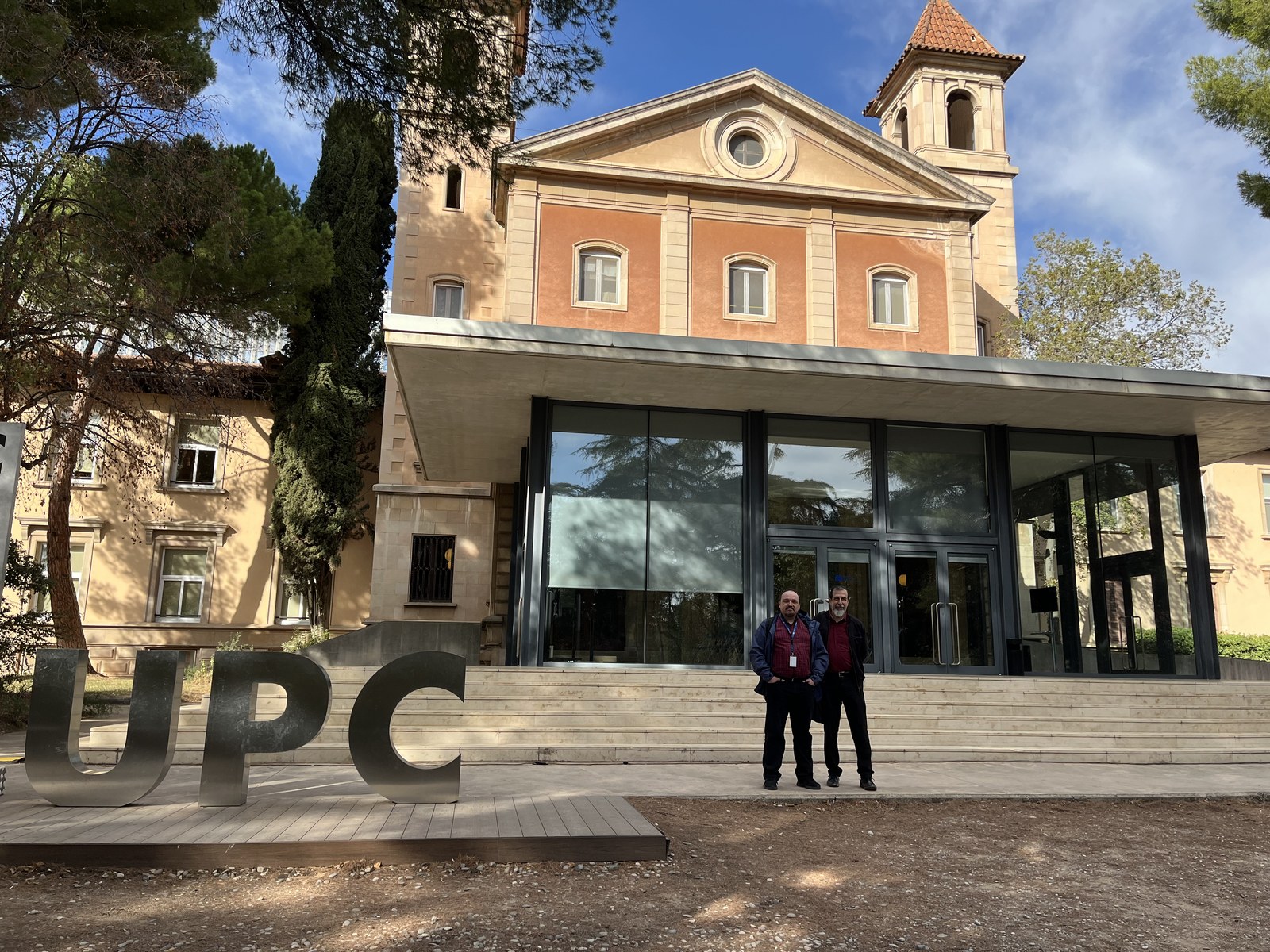 Barcelona Supercomputing Center, Torre Girona şapeli önünde